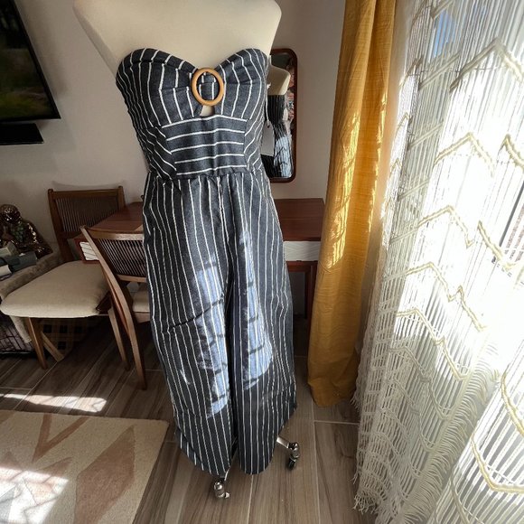 NWT Coco & Jasmine Strapless Denim Striped Jumpsuit Capris Size M - Picture 1 of 10